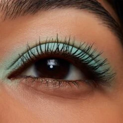 MAC Cosmetics Lash Dry Shampoo Mascara Refresher -Marché Cosmétiques Magasin mac cosmetics lash dry shampoo mascara refresher rafraichisseur de mascara a effet shampoing sec pour des cils volumises et separes 3