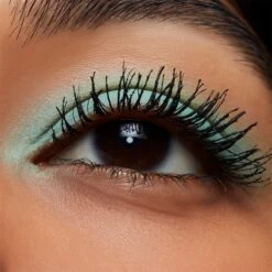 MAC Cosmetics Lash Dry Shampoo Mascara Refresher -Marché Cosmétiques Magasin mac cosmetics lash dry shampoo mascara refresher rafraichisseur de mascara a effet shampoing sec pour des cils volumises et separes 4