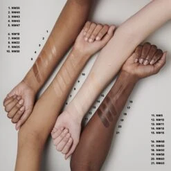 MAC Cosmetics Studio Radiance Serum-Powered Foundation -Marché Cosmétiques Magasin mac cosmetics studio radiance serum powered foundation fond de teint hydratant 5