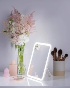 Notino Beauty Electro Collection Make-up Mirror With LED Lights 9 Notino Beauty Electro Collection Make-up Mirror With LED Lights -Marché Cosmétiques Magasin notino beauty electro collection make up mirror with led lights miroir de maquillage avec eclairage led 3