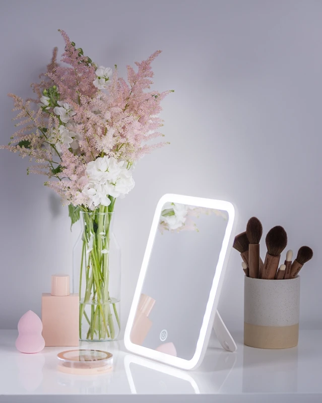 Notino Beauty Electro Collection Make-up Mirror With LED Lights 4 Notino Beauty Electro Collection Make-up Mirror With LED Lights – Image 4
