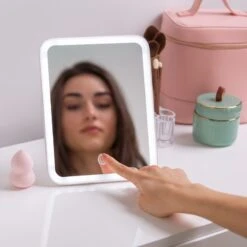 Notino Beauty Electro Collection Make-up Mirror With LED Lights 10 Notino Beauty Electro Collection Make-up Mirror With LED Lights -Marché Cosmétiques Magasin notino beauty electro collection make up mirror with led lights miroir de maquillage avec eclairage led 4