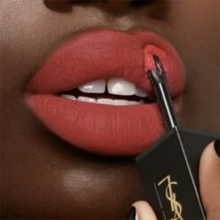 Yves Saint Laurent Tatouage Couture Velvet Cream -Marché Cosmétiques Magasin yves saint laurent tatouage couture velvet cream rouge a levres creme ultra pigmente effet mat 2